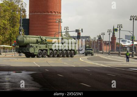 Moscow, Russia. 09th May, 2024. The Topol-M (NATO reporting name: SS-27 'Sickle B') mobile launchers of intercontinental ballistic missiles are seen next to the Kremlin wall immediately after the Victory Day Parade on the Red Square. The Victory Day is celebrated annually on May 9. Besides its symbolic meaning, it has been a tool to demonstrate Russia's new weaponry to potential adversaries. (Photo by Vlad Karkov/SOPA Images/Sipa USA) Credit: Sipa USA/Alamy Live News Stock Photo