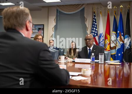 Arlington, United States Of America. 09th May, 2024. Arlington, United States of America. 09 May, 2024. U.S. Secretary of Defense Lloyd J. Austin III, right, holds expanded bilateral discussions with German Defense Minister Boris Pistorius, left, at the Pentagon, May 9, 2024, in Arlington, Virginia. Credit: TSgt. Jack Sanders/DOD/Alamy Live News Stock Photo