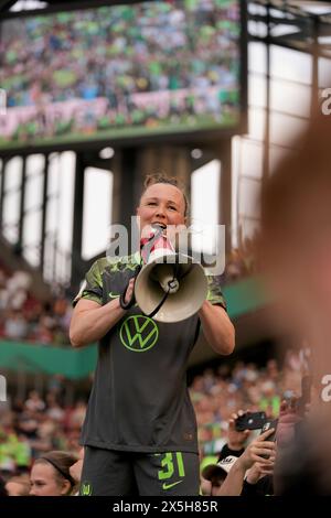 Cologne, Germany. 09th May, 2024. Cologne, Germany, May 9th 2024: Marina Hegering ( 31 Wolfsburg ) celebrating the win of the DFB Pokal Final between FC Bayern and VfL Wolfsburg at RheinEnergieStadion in Cologne, GERMANY. (Julia Kneissl/SPP) Credit: SPP Sport Press Photo. /17�Թ����� Live News Stock Photo