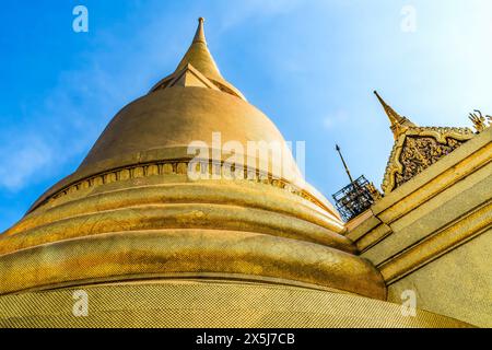 Gold Pagoda Phra Siratana Chedi, Grand Palace, Bangkok, Thailand. Palace was a complex of buildings and home of King of Thailand from 1782 to 1925. Phra built in 1855 Stock Photo