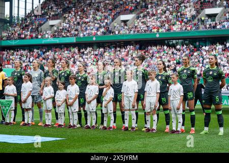 Cologne, Germany. 09th May, 2024. Cologne, Germany, May 9th 2024: Team Wolfsburg during the DFB-Cup Final match between FC Bayern Munich and VfL Wolfsburg at RheinEnergieStadion in Cologne, Germany. (Daniela Porcelli/SPP) Credit: SPP Sport Press Photo. /Alamy Live News Stock Photo