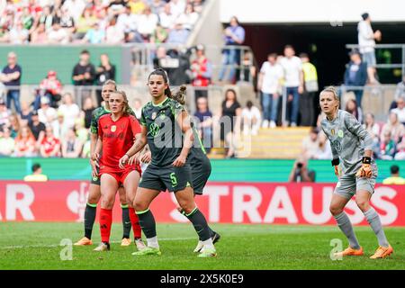 Cologne, Germany. 09th May, 2024. Cologne, Germany, May 9th 2024: Goalkeeper Merle Frohms (1 Wolfsburg) looks on during the DFB-Cup Final match between FC Bayern Munich and VfL Wolfsburg at RheinEnergieStadion in Cologne, Germany. (Daniela Porcelli/SPP) Credit: SPP Sport Press Photo. /Alamy Live News Stock Photo