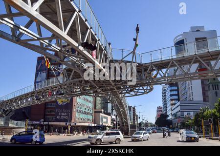 Harare, Zimbabwe, 21st April 2024: Pedestrian bridge with the statue of Mbuya Nehanda in Harare city centre, daytime view. Credit: Vuk Valcic/Alamy Stock Photo