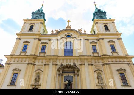 Poland, Warsaw. Church of the Holy Cross, Roman Catholic. Located opposite the main Warsaw University campus. Notable Baroque church architecture. Stock Photo