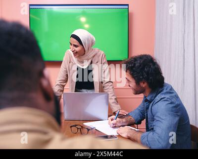 UK, London, Workers having meeting in office Stock Photo