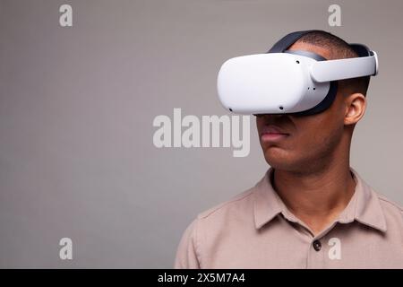 Man wearing virtual reality headset Stock Photo