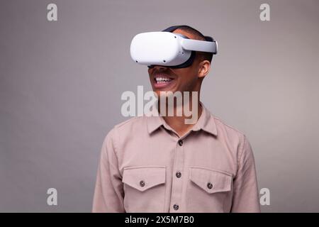 Man wearing virtual reality headset Stock Photo