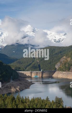 Ross Dam and Ross Lake during spring drawdown. Pyramid Peak is in the distance. Ross Lake National Recreation Area, North Cascades, Washington State. Stock Photo