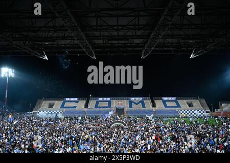 Como, Italy. 10th May, 2024. Calcio Como fans celebrate victory with players, after promotion Serie A, on 10 of May 2024 at the Giuseppe Senigallia stadium in Como, Italy. Photo Tiziano Ballabio Credit: Independent Photo Agency/Alamy Live News Stock Photo