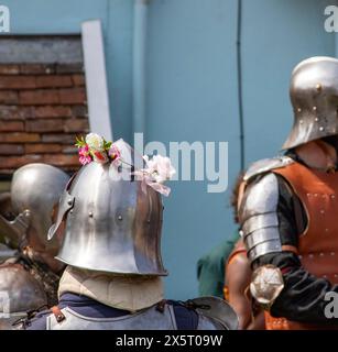 The Suffolk Knights re-enactment group attend an unusual and individual wedding at the Unitarian Church in Framlingham a Suffolk market town. Stock Photo