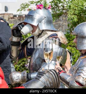 The Suffolk Knights re-enactment group attend an unusual and individual wedding at the Unitarian Church in Framlingham a Suffolk market town. Stock Photo