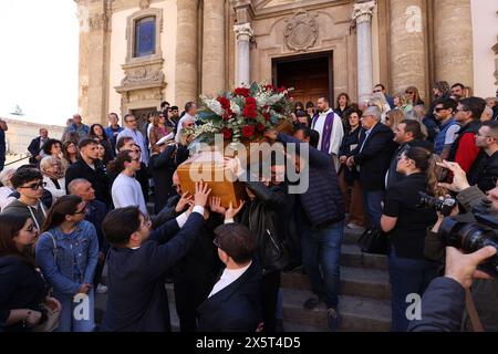 Partinico, Italia. 11th May, 2024. I funerali di Ignazio Giordano, l'operaio morto nella strage sul lavoro a Casteldaccia, nella chiesa madre di Partinico in provincia di Palermo - cronaca - sabato 11 maggio 2024 (foto Alberto Lo Bianco/LaPresse) The funeral of Ignazio Giordano, the worker who died in Casteldaccia, at the church in Partinico - news - Saturday May 11, 2024 (photo Alberto Lo Bianco/LaPresse) Credit: LaPresse/Alamy Live News Stock Photo