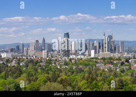 Die Frankfurter Skyline Beim Blick vom Goetheturm ziehen Wolken über die Frankfurter Bankenskyline hinweg. Frankfurt am Main Goetheturm Hessen Deutschland *** The Frankfurt skyline Clouds drift over the Frankfurt banking skyline from the Goetheturm Frankfurt am Main Goetheturm Hesse Germany 2025-05-11 ffm skyline 04 Stock Photo