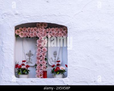 flower cross in a street chapel, Alcaudete, Jaén province, Andalusia, Spain Stock Photo