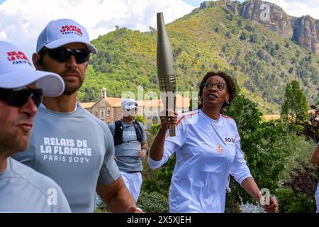 ©Francois Glories/MAXPPP -  11/05/2024 Laura Flessel-Colovic (Quituple Olympic medallist and winner of the two gold medals in women's epee at the Olympic debut in Atlanta in 1996) and Minister for Sport 2017-2018.The Olympic Torch passes through Dignes les Bains.  The Olympic Flame torchbearers will be taking the 'Route Napoleon' on its 68-day journey across France before arriving in Paris on 26 July, the start date of the 'Paris 2024' Olympic and Paralympic Games. Dignes-les-Bains, a spa town in the Alpes de Haute Provence, is a picturesque stopover between the lavender fields and the snow-ca Stock Photo