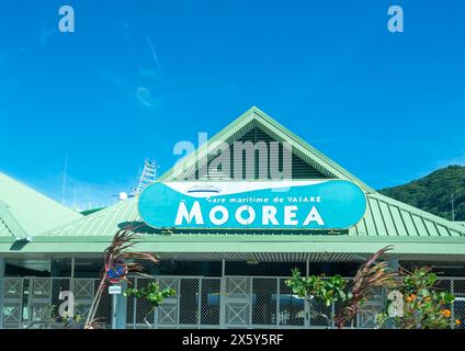 Green building with name sign of Gare Maritime de Vaiare or ferry terminal, Moorea, Society Islands, French Polynesia Stock Photo