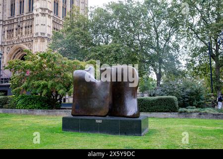 Westminster London, Knife Edge two piece sculpture by Henry Moore in College green park, London,England,UK, Stock Photo