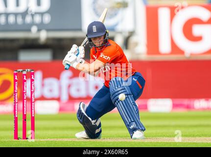 Danielle Gibson batting for England during the Vitality T20 ...