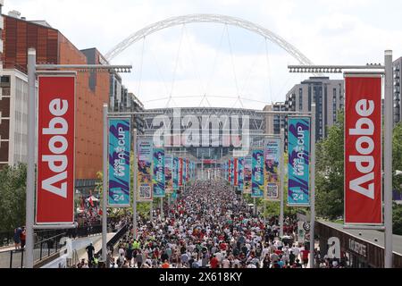 London, UK. 12th May, 2024. Fans arrive at the stadium ahead of the The Women's FA Cup match at Wembley Stadium, London. Picture credit should read: Paul Terry/Sportimage Credit: Sportimage Ltd/Alamy Live News Stock Photo