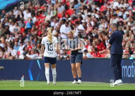 Wembley Stadium, London, UK. 12th May, 2024. Womens FA Cup Final Football, Manchester United versus Tottenham Hotspur; Tottenham Hotspur senior assistant head coach Vicky Jepson giving instructions to Matilda Vinberg while manager Robert Vilahamn looks on. Credit: Action Plus Sports/Alamy Live News Stock Photo