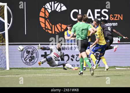 Sint Truiden, Belgium. 12th May, 2024. Mechelen's Mory Konate scores a goal during a soccer match between Sint-Truidense VV and KV Mechelen, Sunday 12 May 2024 in Sint-Truiden, on day 8 (out of 10) of the Europe Play-offs of the 2023-2024 'Jupiler Pro League' first division of the Belgian championship. BELGA PHOTO JOHAN EYCKENS Credit: Belga News Agency/Alamy Live News Stock Photo