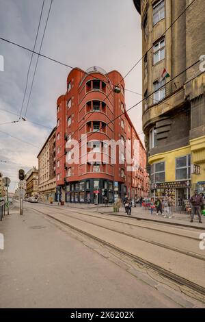 Budapest, Wohnhaus Nepszinhazutca 19, Bela Lajta 1911 // Budapest, Apartment House Nepszinhazutca 19, Bela Lajta 1911 *** Budapest, Apartment House Ne Stock Photo