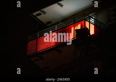 Hamburg, Germany. 13th May, 2024. A window with a bullet hole can be seen on a balcony in Altona after a person with a firearm triggered a large-scale police operation. Credit: Jonas Walzberg/dpa/Alamy Live News Stock Photo