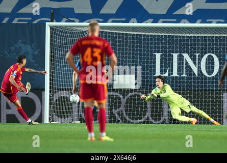 Bergamo, Italy. 12th May, 2024. Roma's Lorenzo Pellegrini (L) scores during a Serie A soccer match between Atalanta and Roma in Bergamo, Italy, May 12, 2024. Credit: Alberto Lingria/Xinhua/Alamy Live News Stock Photo