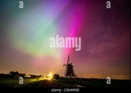The Northern Lights can be clearly seen above the Molenviergang in Aarlanderveen. ANP/Hollandse Hoogte/Josh Walet netherlands out - belgium out Stock Photo