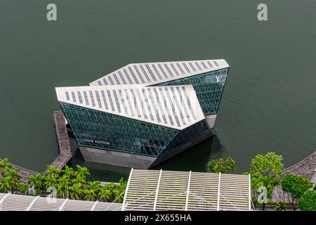 Louis Vuitton store on the Singapore River at Marina Bay, Singapore Stock Photo