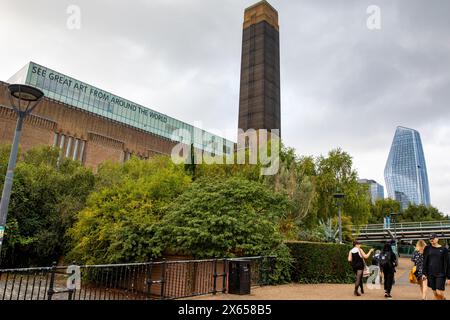 Tate Modern art gallery in London in the foyer Bankside Power Station alongside the modern No 1 Blackfriars skyscraper building, London,England,UK Stock Photo