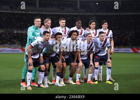 Turin, Italy, 3rd May 2024. The Bologna FC starting eleven line up for a team photo prior to kick off, back row ( L to R ); Lukasz Skorupski, Victor Kristiansen, Stefan Posch, Jhon Lucumi, Riccardo Calafiori and Giovanni Fabbian, front row ( L to R ); Remo Freuler, Dan Ndoye, Joshua Zirkzee, Alexis Saelemaekers and Michel Aebischer, in the Serie A match at Stadio Grande Torino, Turin. Picture credit should read: Jonathan Moscrop / Sportimage Stock Photo