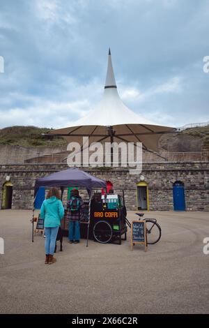 Coffee vendor on Whitmore Bay beach on Barry Island in Wales in early Spring Stock Photo