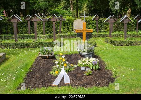 Grab von Wolfgang Schäuble, Waldbachfriedhof, Offenburg, Baden-Württemberg, Deutschland *** Grave of Wolfgang Schäuble, Waldbach Cemetery, Offenburg, Baden Württemberg, Germany Stock Photo