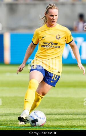 Bridgeview, Illinois, USA. 12th May, 2024. Utah Royals FC midfielder Amandine Henry (10) during NWSL Soccer match action between the Utah Royals FC and Chicago Red Stars at SeatGeek Stadium in Bridgeview, Illinois. John Mersits/CSM/Alamy Live News Stock Photo