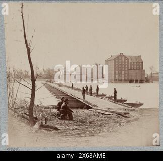 Pontoon bridges across James River, Civil War Photographs 1861-1865 Stock Photo