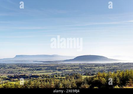 N.E. to Knocknarea Mt. beyond Ballysadare Bay, Sligo, Ireland. Early morning. Prehistoric stone cairn known as Queen Maeves Grave visible on summit Stock Photo