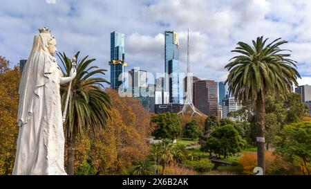 Melbourne Australia. Queen Victoria statue standing in the Queen Victoria Gardens with the Melbourne skyline in background. Stock Photo