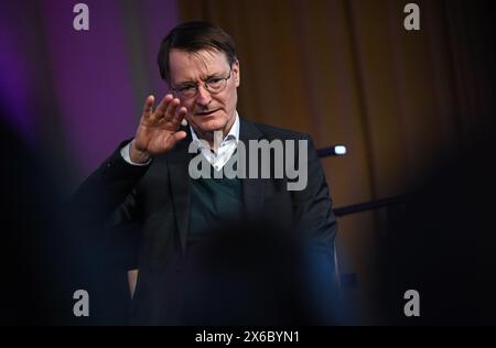 Berlin, Germany. 14th May, 2024. Karl Lauterbach (SPD), Federal Minister of Health, discusses cannabis legalization with pupils from Käthe-Kollwitz-Gymnasium. Credit: Britta Pedersen/dpa/Alamy Live News Stock Photo
