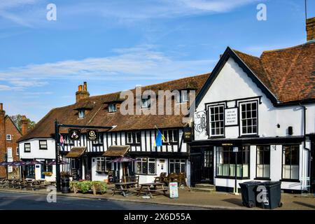 Queens Head Public House, High Street, Pinner, Borough of Harrow, London, England, UK Stock Photo