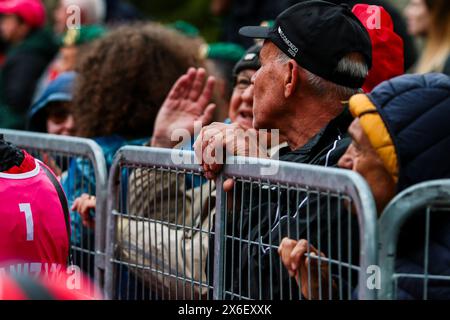 Cusano Mutri, Italy. 14th May, 2024. Giro d'Italia fans during Stage 10 - Pompei-Cusano Mutri, Giro d'Italia race in Cusano Mutri, Italy, May 14 2024 Credit: Independent Photo Agency/Alamy Live News Stock Photo