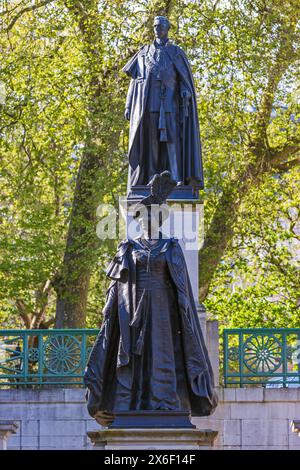 King George VI & Queen Elizabeth,The Queen Mother Memorial, The Mall, London, Monday, April 29, 2024. Photo: David Rowland / One-Image.com Stock Photo