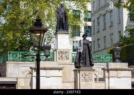 King George VI & Queen Elizabeth,The Queen Mother Memorial, The Mall, London, Wednesday, May 01, 2024. Photo: David Rowland / One-Image.com Stock Photo