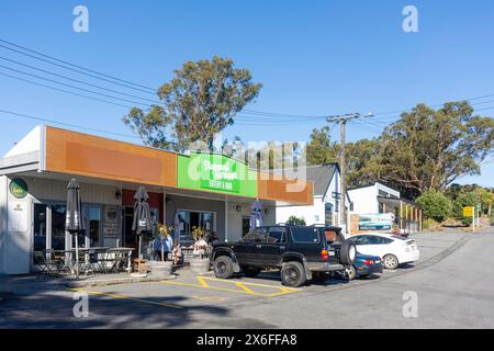 Diamond Harbour Eatery & Bar, Waipapa Avenue, Diamond Harbour, Lyttelton Harbour, Banks Peninsula, Canterbury, New Zealand Stock Photo