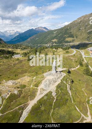 Simplon Pass, Switezrland – 09 August 2023: The 9m hight stone eagle on the Swiss Alp - a symbol of vigilance, created in World War II to honor the 'W Stock Photo