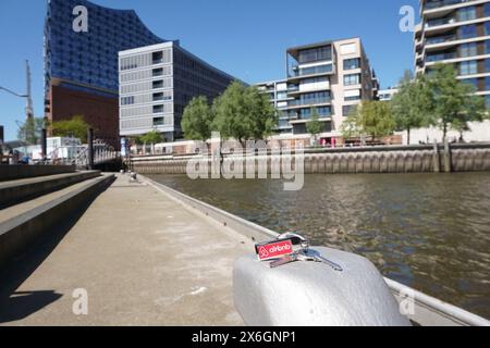 Airbnb Key at Hamburg Hafencity and Elbphilharmonie Stock Photo