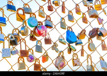 Los Angeles, California - December 29, 2022: Close-up of love locks on a fence in Runyon Canyon at sunset Stock Photo
