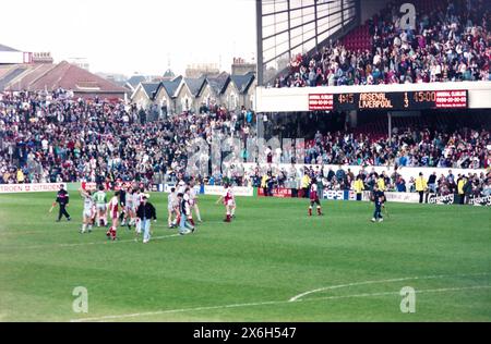 Ray Kennedy benefit match at Arsenal Stadium, Highbury, between Arsenal XI and Liverpool XI. Liverpool won the game 3-1 in a testimonial match to raise funds for Ray Kennedy who is suffering from Parkinson's disease. Final score on East Stand digital matrix with players shaking hands at the end of the game. Properties in Avenell Road visible behind the North Bank open terrace Stock Photo