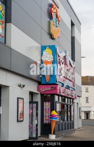 Redcar, North Yorkshire. Gabrielle's ice cream parlour on the Esplanade. Stock Photo