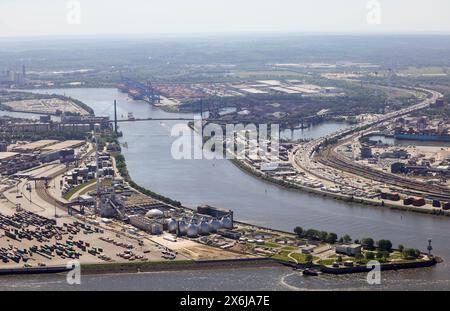 Hamburg, Germany. 14th May, 2024. View of Hamburg Wasser's VERA sewage sludge incineration plant on the Köhlbrand dyke (aerial view) next to the Tollerort container terminal (l). The Köhlbrand bridge in the background. Credit: Christian Charisius/dpa/Alamy Live News Stock Photo